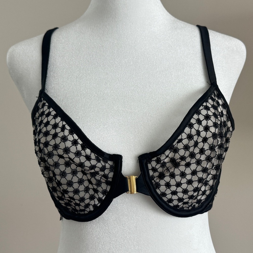 VICTORIAS SECRET bra 34DD black & nude mesh front closure